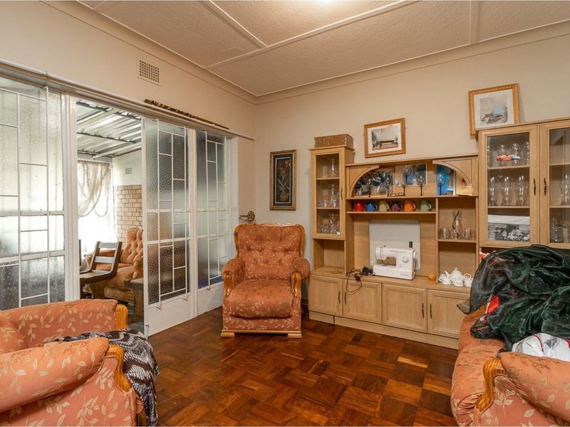 CHARMING HOME WITH COMFORTABLE AND SPACIOUS LIVING, LARGE CORNER STAND - Photo 7