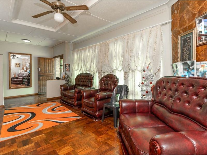 CHARMING HOME WITH COMFORTABLE AND SPACIOUS LIVING, LARGE CORNER STAND - Photo 6