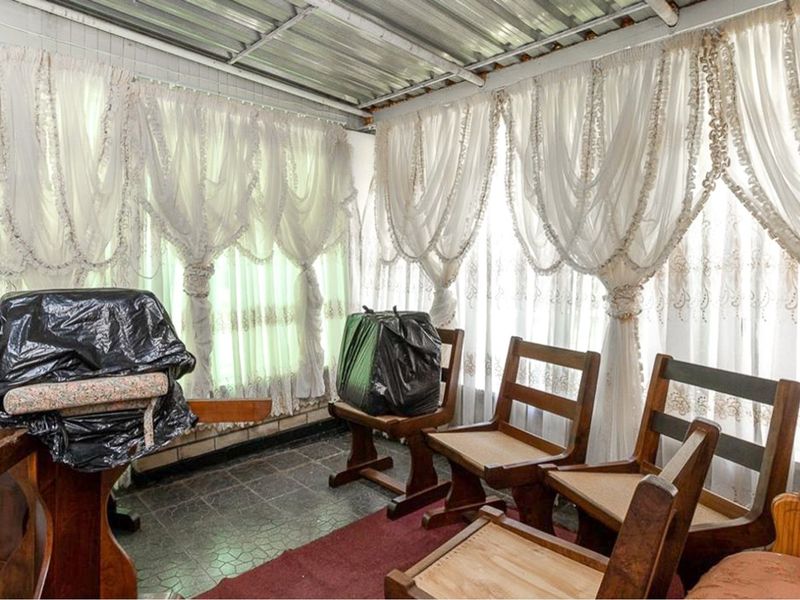 CHARMING HOME WITH COMFORTABLE AND SPACIOUS LIVING, LARGE CORNER STAND - Photo 9