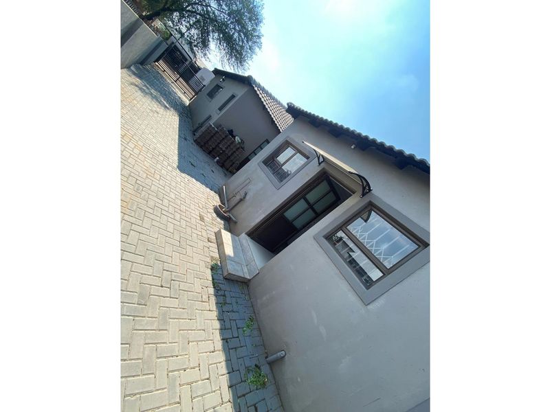 Stunning 4 bedroom, 3.5-bathroom House for Sale - Photo 7