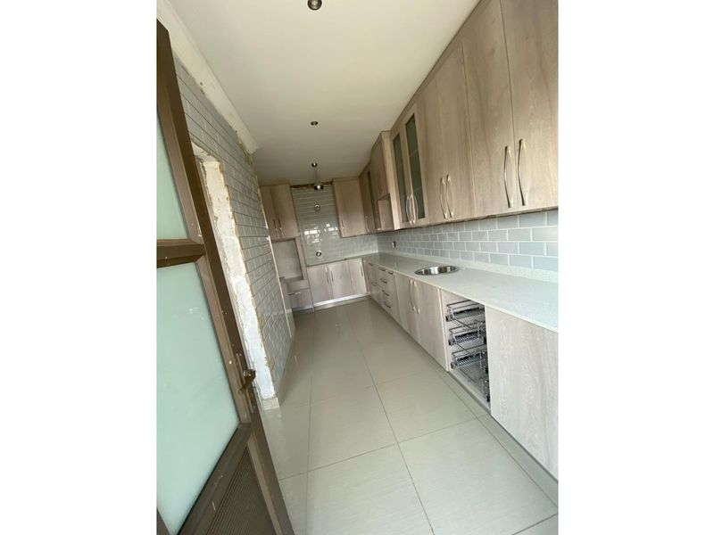 Stunning 4 bedroom, 3.5-bathroom House for Sale - Photo 8