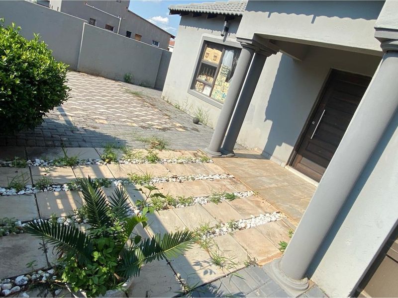 Stunning 4 bedroom, 3.5-bathroom House for Sale - Photo 6