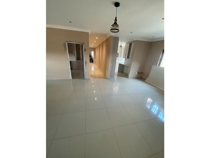 Stunning 4 bedroom, 3.5-bathroom House for Sale - Photo 9