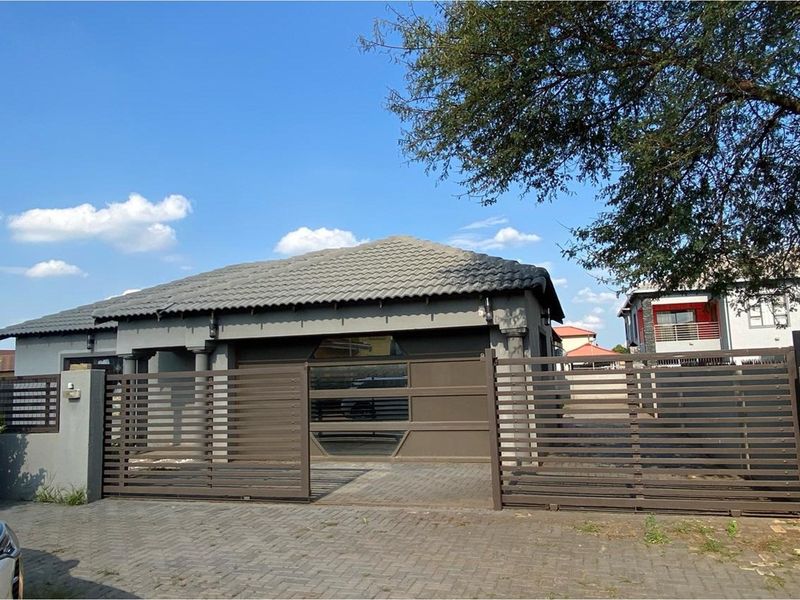 Stunning 4 bedroom, 3.5-bathroom House for Sale - Photo 5