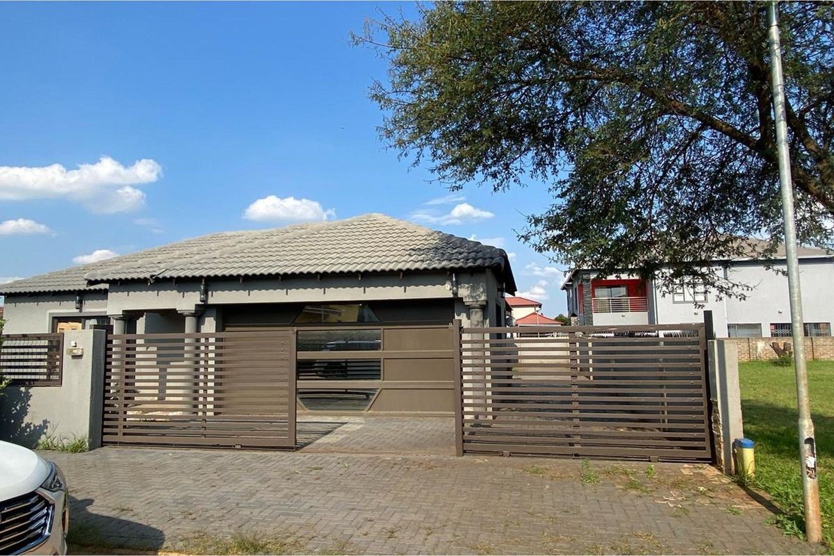 Stunning 4 bedroom, 3.5-bathroom House for Sale - Photo 3