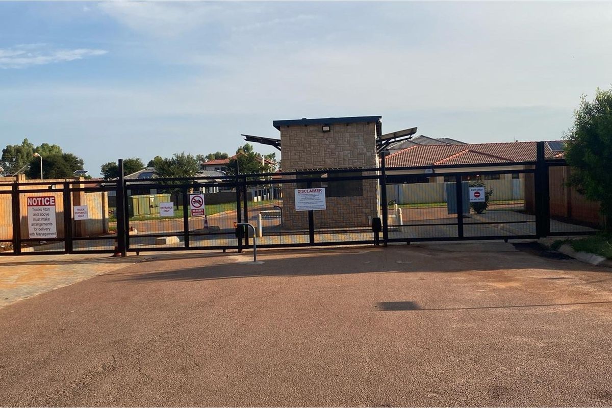 Stunning 4 bedroom, 3.5-bathroom House for Sale - Photo 4