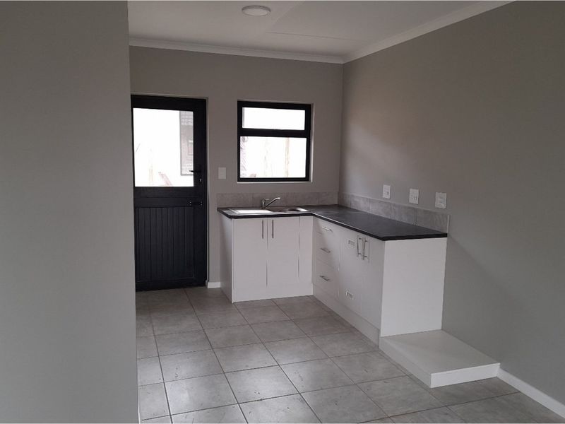 For Sale: Modern 3-Bedroom Unit in Secure Estate at Umlele Hills - Kidds Beach - Photo 4