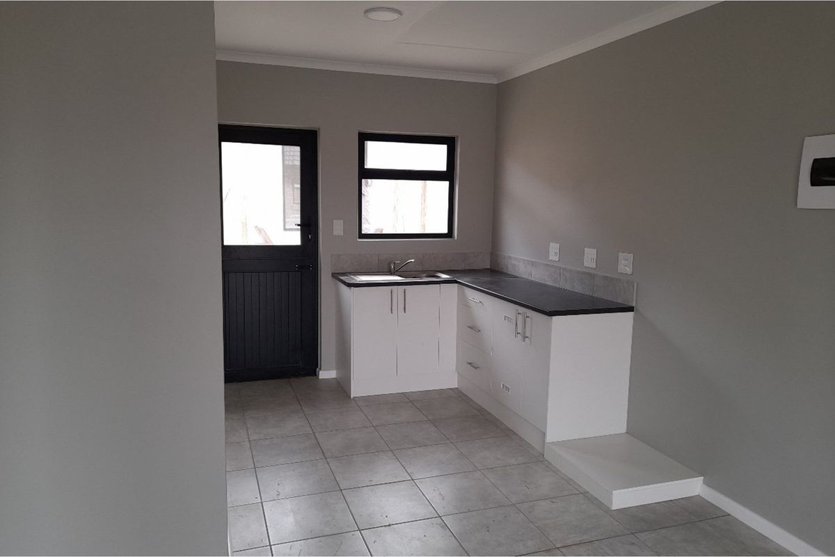 For Sale: Modern 3-Bedroom Unit in Secure Estate at Umlele Hills - Kidds Beach - Photo 4