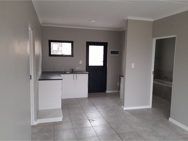 For Sale: Modern 3-Bedroom Unit in Secure Estate at Umlele Hills - Kidds Beach - Photo 3