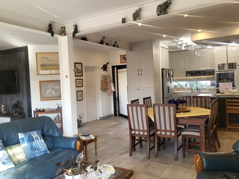 Contemporary Comfort Meets Effortless Luxury in a Secure Estate - Photo 10