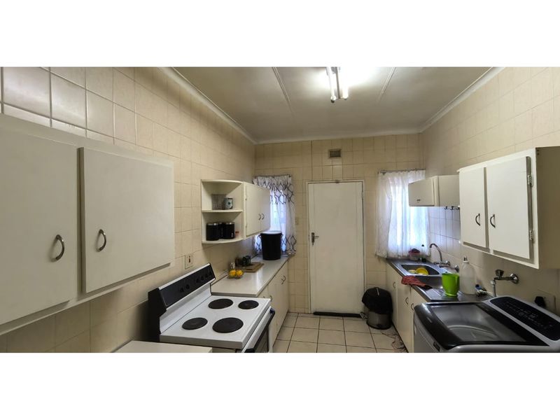 Discover Your Peaceful Retreat Close to Town! - Photo 3