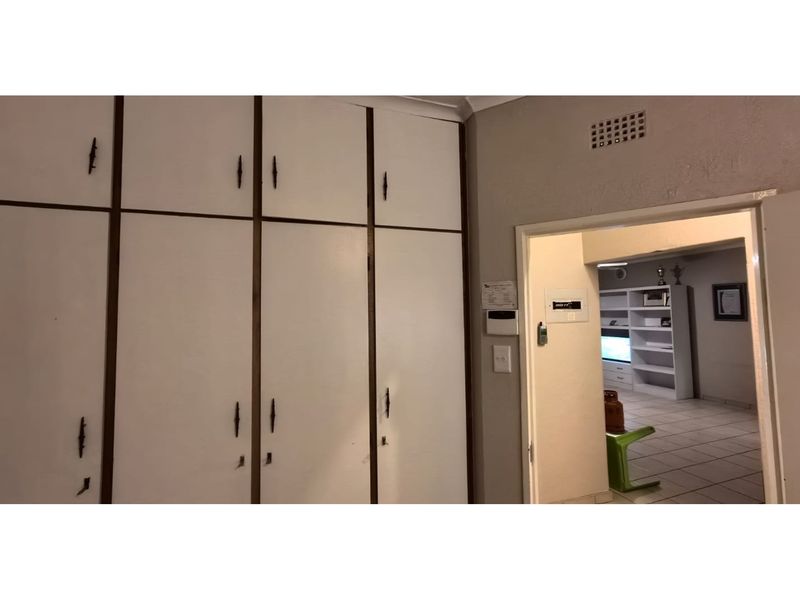 Discover Your Peaceful Retreat Close to Town! - Photo 10