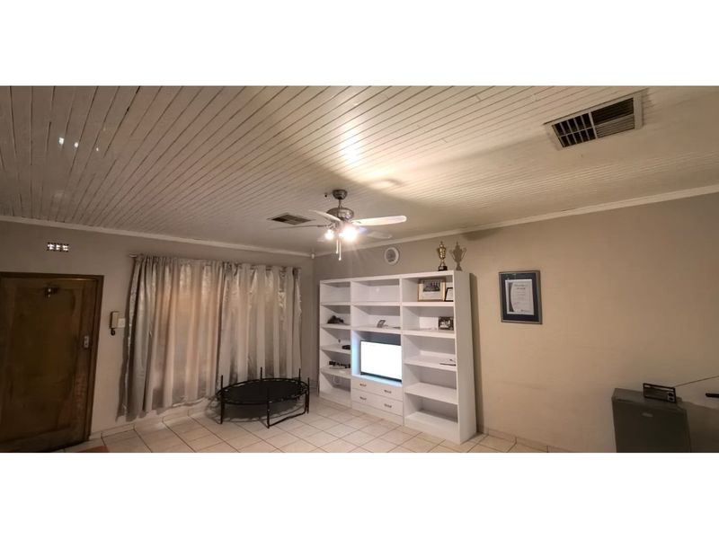 Discover Your Peaceful Retreat Close to Town! - Photo 2