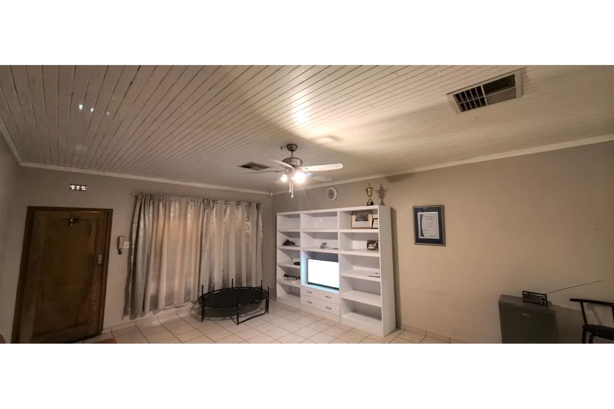 Discover Your Peaceful Retreat Close to Town! - Photo 2