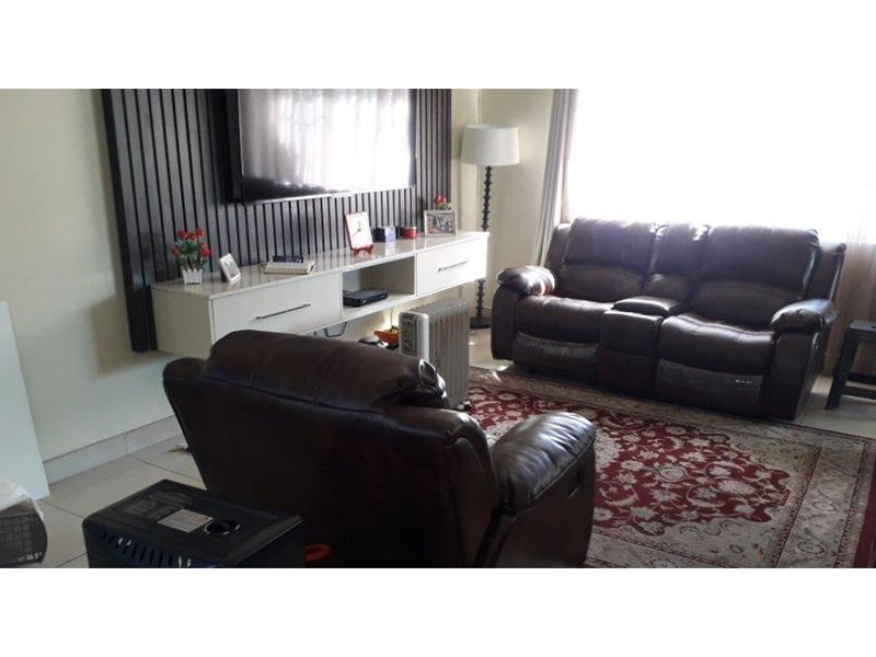Newly Renovated 3-Bedroom Family Home with Flatlet in Prime Location - Photo 9