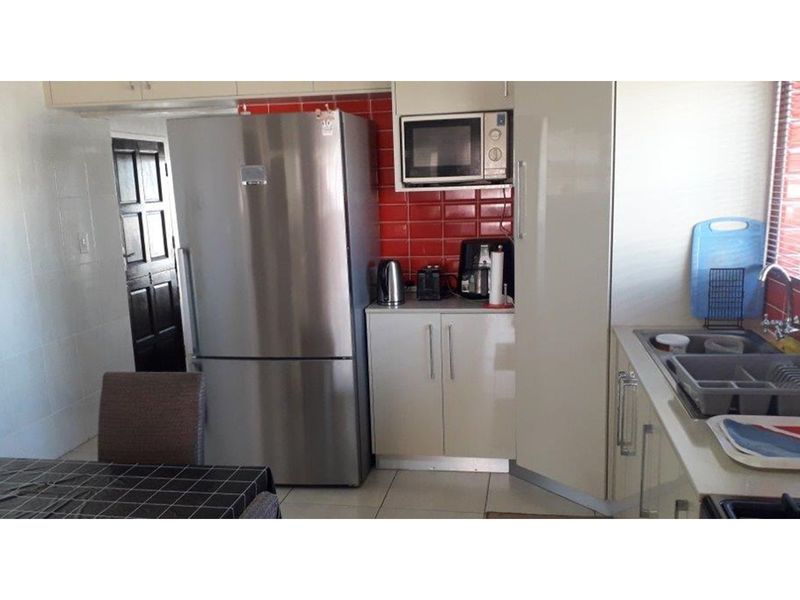 Newly Renovated 3-Bedroom Family Home with Flatlet in Prime Location - Photo 6