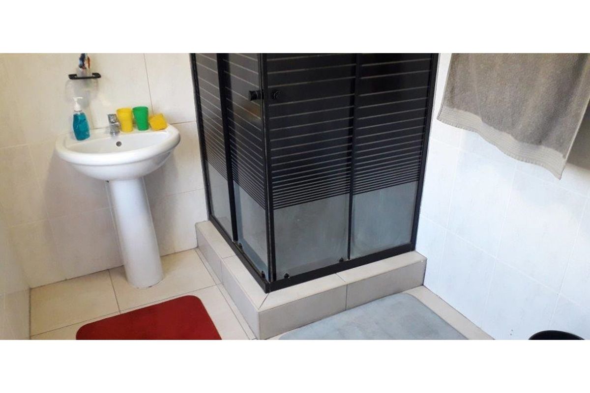 Newly Renovated 3-Bedroom Family Home with Flatlet in Prime Location - Photo 5