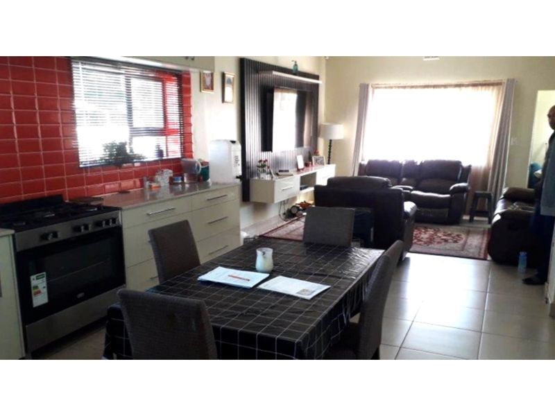Newly Renovated 3-Bedroom Family Home with Flatlet in Prime Location - Photo 3