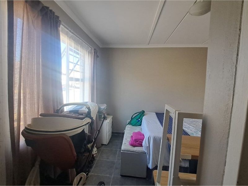 "Charming 3-Bed Home in Noordwyk Midrand" - Photo 9