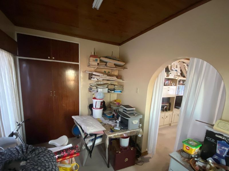 Spacious 3-Bedroom Home with Private Study Alarm System - Lennoxton - Photo 8