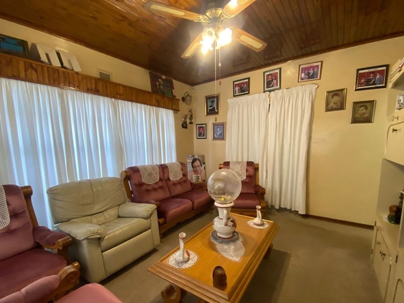 Spacious 3-Bedroom Home with Private Study Alarm System - Lennoxton - Photo 3