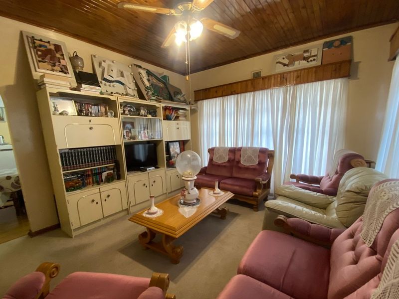 Spacious 3-Bedroom Home with Private Study Alarm System - Lennoxton - Photo 4
