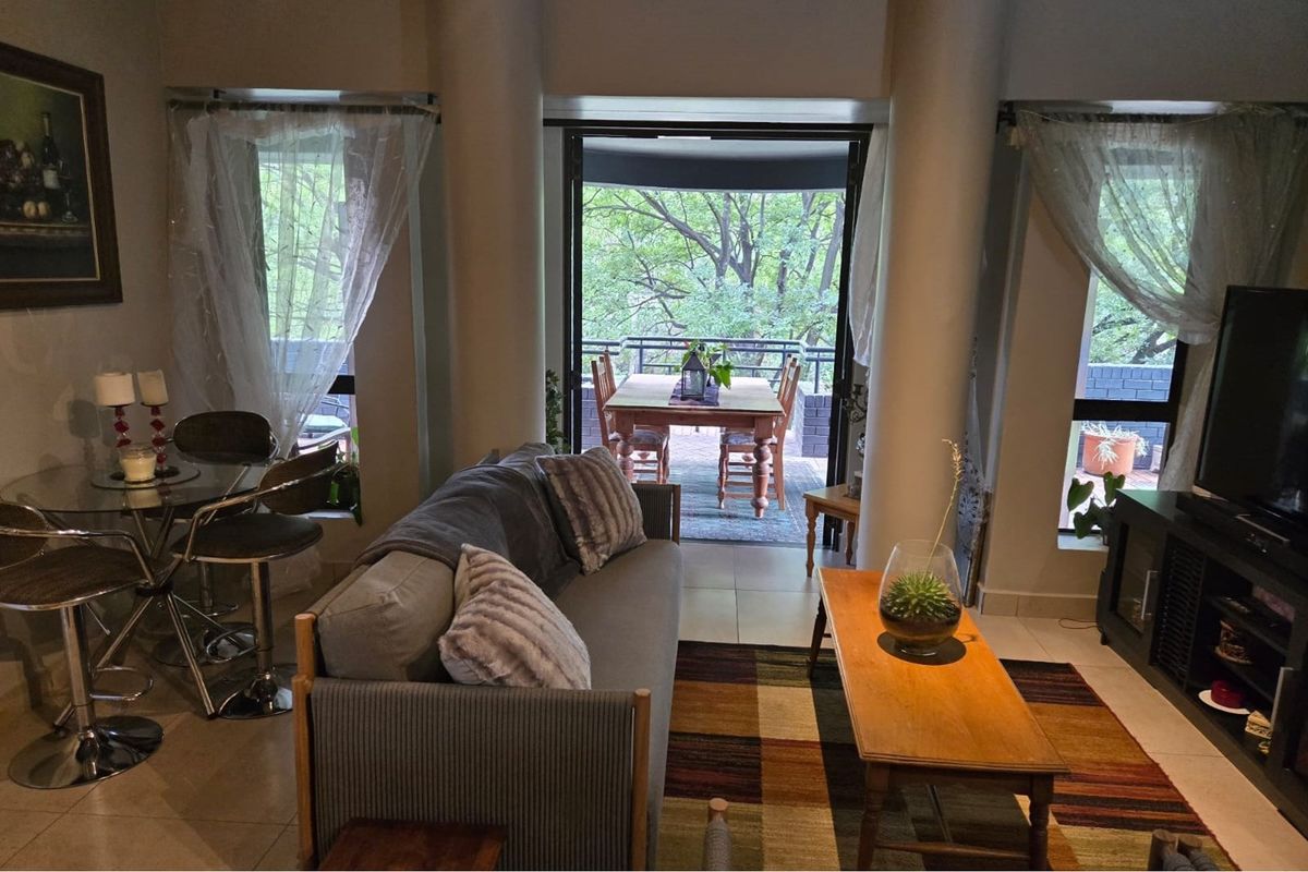 Resort Living in a 2-bedroom, 2-bathroom upmarket Apartment in St Andrews, Bedfordview. - Photo 2