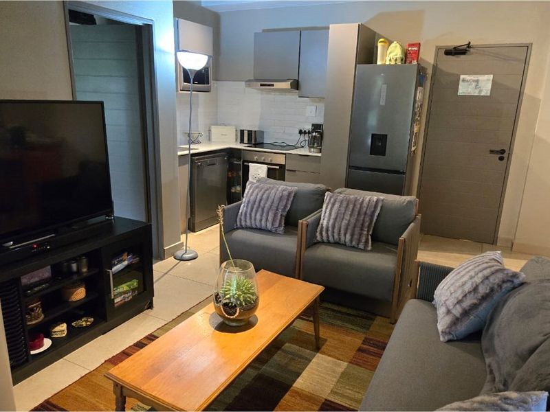 Resort Living in a 2-bedroom, 2-bathroom upmarket Apartment in St Andrews, Bedfordview. - Photo 4