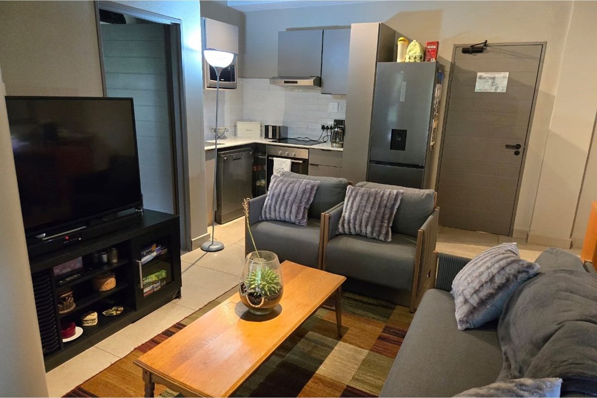 Resort Living in a 2-bedroom, 2-bathroom upmarket Apartment in St Andrews, Bedfordview. - Photo 4