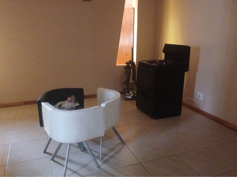 "Luxurious 4-Bedroom Family Home - Photo 6