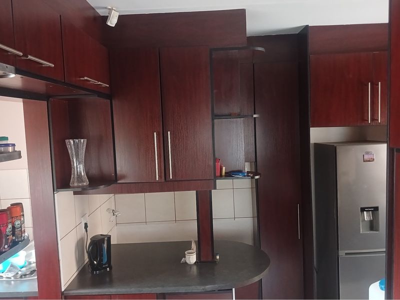 "Luxurious 4-Bedroom Family Home - Photo 1