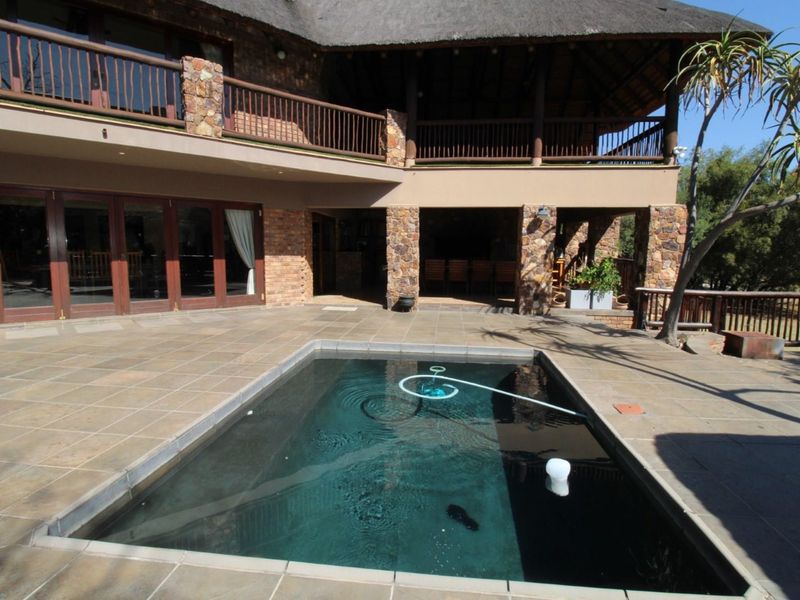 Spectacular Luxury 7 bedroom Retreat in Zebula Golf Estate with dam and mountain views - Photo 5