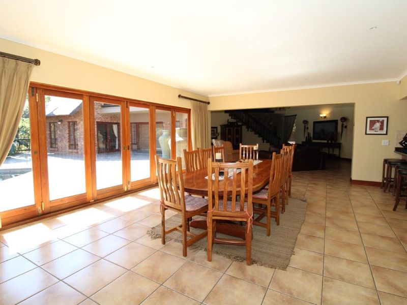Spectacular Luxury 7 bedroom Retreat in Zebula Golf Estate with dam and mountain views - Photo 9