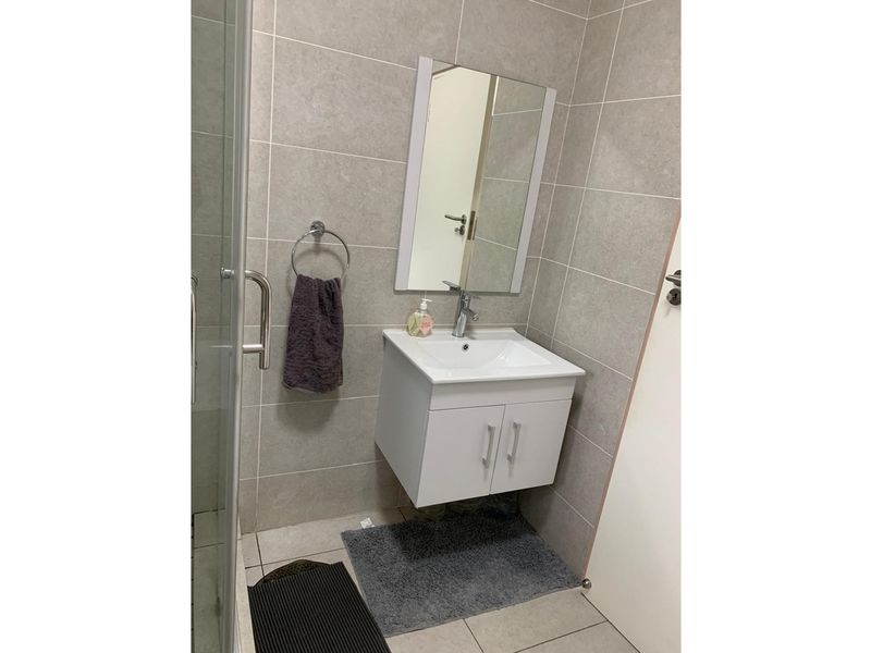 "Luxury Living: Spacious 2-Bed in Northgate" - Photo 8