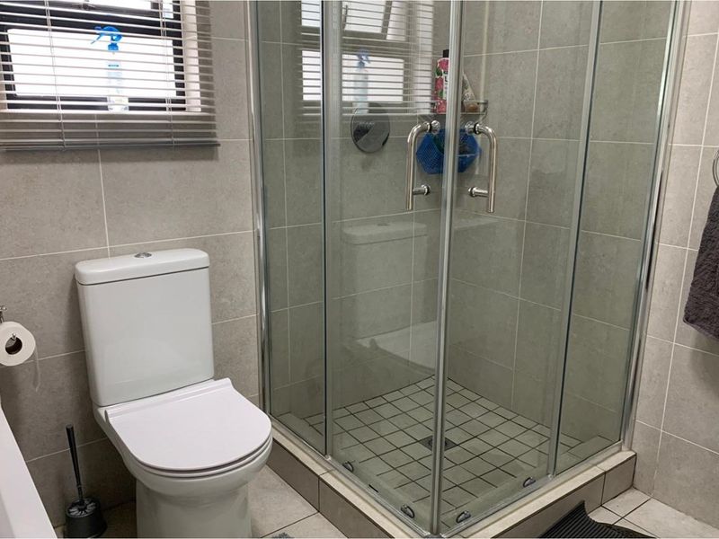 "Luxury Living: Spacious 2-Bed in Northgate" - Photo 6