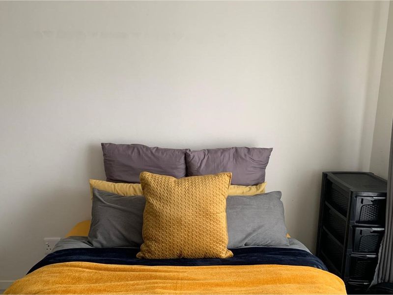 "Luxury Living: Spacious 2-Bed in Northgate" - Photo 4