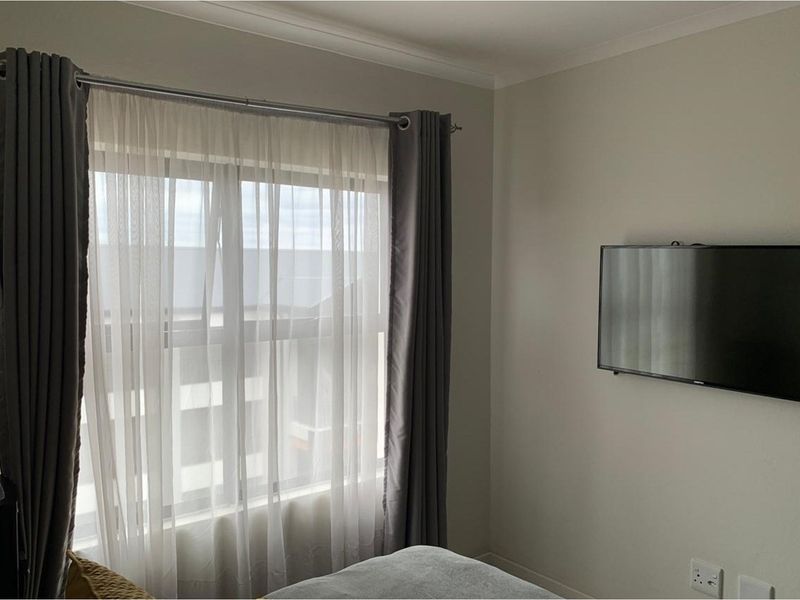 "Luxury Living: Spacious 2-Bed in Northgate" - Photo 5