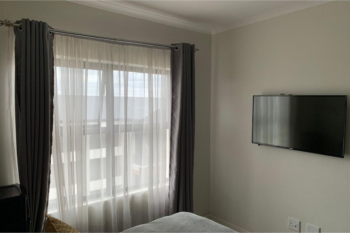 "Luxury Living: Spacious 2-Bed in Northgate" - Photo 5