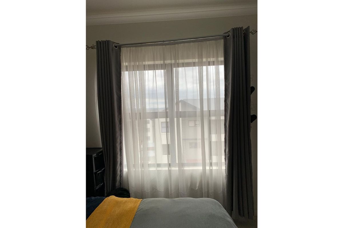 "Luxury Living: Spacious 2-Bed in Northgate" - Photo 2