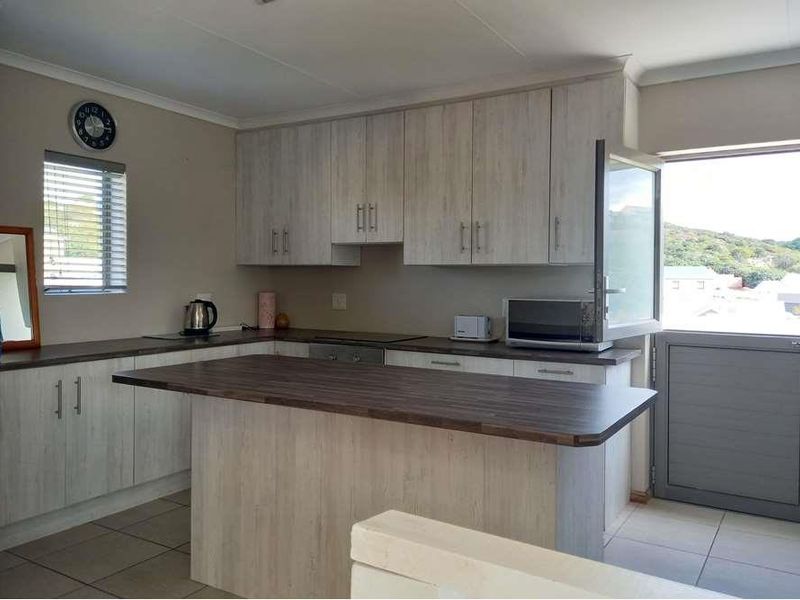 FOUR BEDROOM HOUSE IN STILL BAY WEST - Photo 6