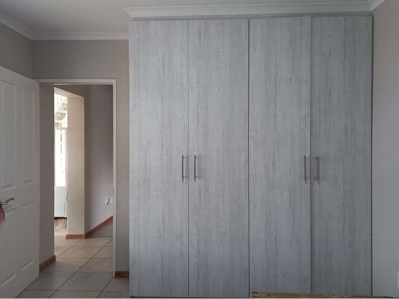 FOUR BEDROOM HOUSE IN STILL BAY WEST - Photo 10