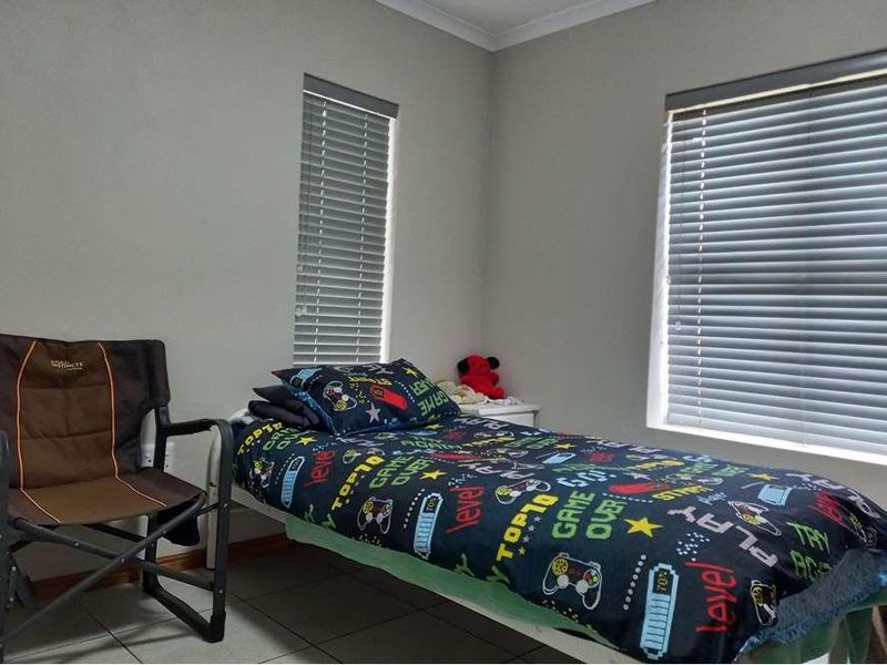 FOUR BEDROOM HOUSE IN STILL BAY WEST - Photo 8