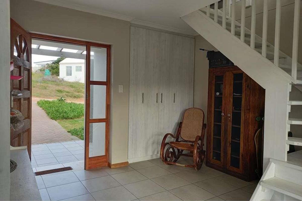 FOUR BEDROOM HOUSE IN STILL BAY WEST - Photo 2