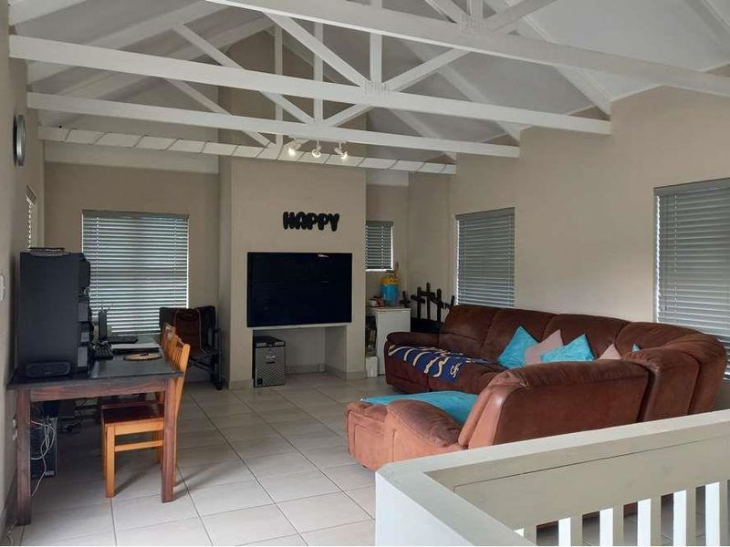 FOUR BEDROOM HOUSE IN STILL BAY WEST - Photo 4