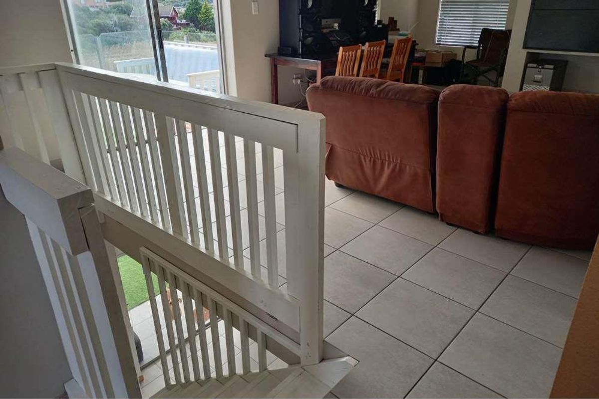 FOUR BEDROOM HOUSE IN STILL BAY WEST - Photo 3