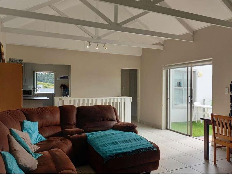 FOUR BEDROOM HOUSE IN STILL BAY WEST - Photo 5