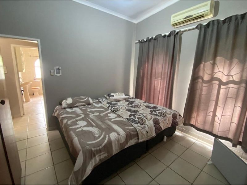 Beautiful 4-Bedroom Family Home in a Peaceful Neighbourhood with Pool, Lapa and More - Photo 10