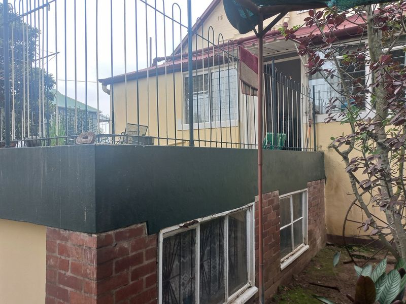 Central Double Storey Family Home - Photo 2