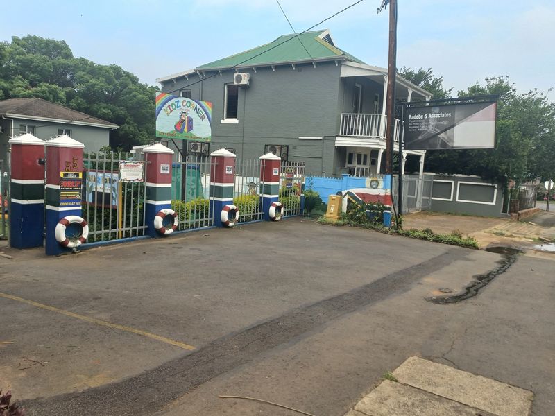 Central Double Storey Family Home - Photo 4