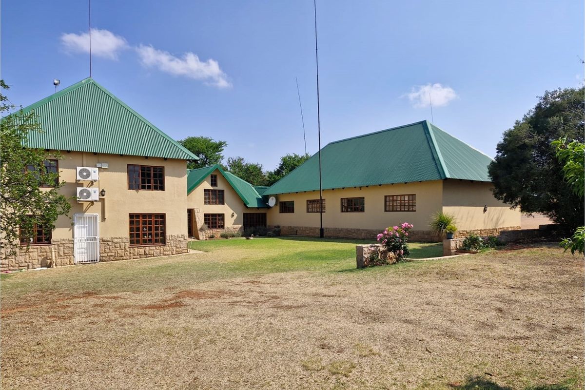 "Idyllic Land with Modern Home in Doringkruin" - Photo 2